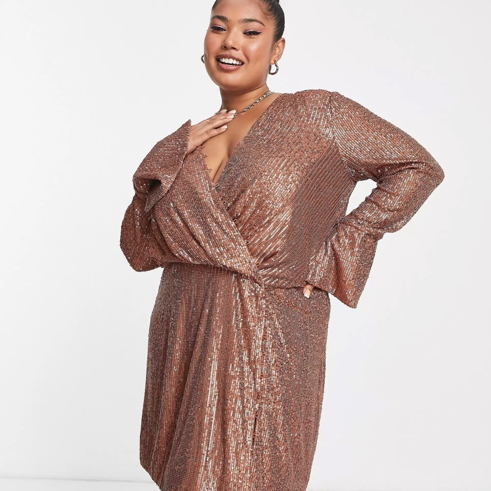 Copper/Gold sequined gown never worn. Size 22